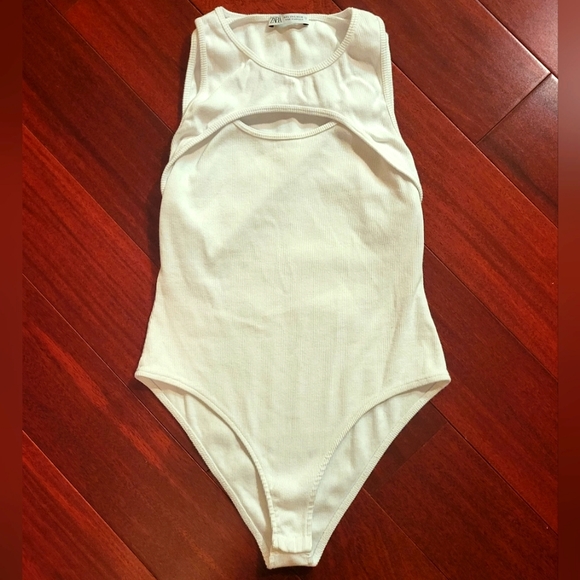Zara Tops - Nwot Zara ribbed bodysuit with peekaboo overlay
